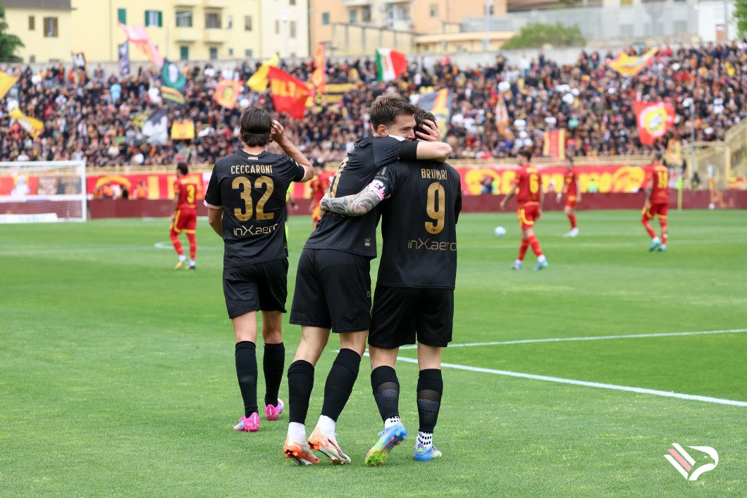 catanzaro-vs-palermo-serie-b-81-2