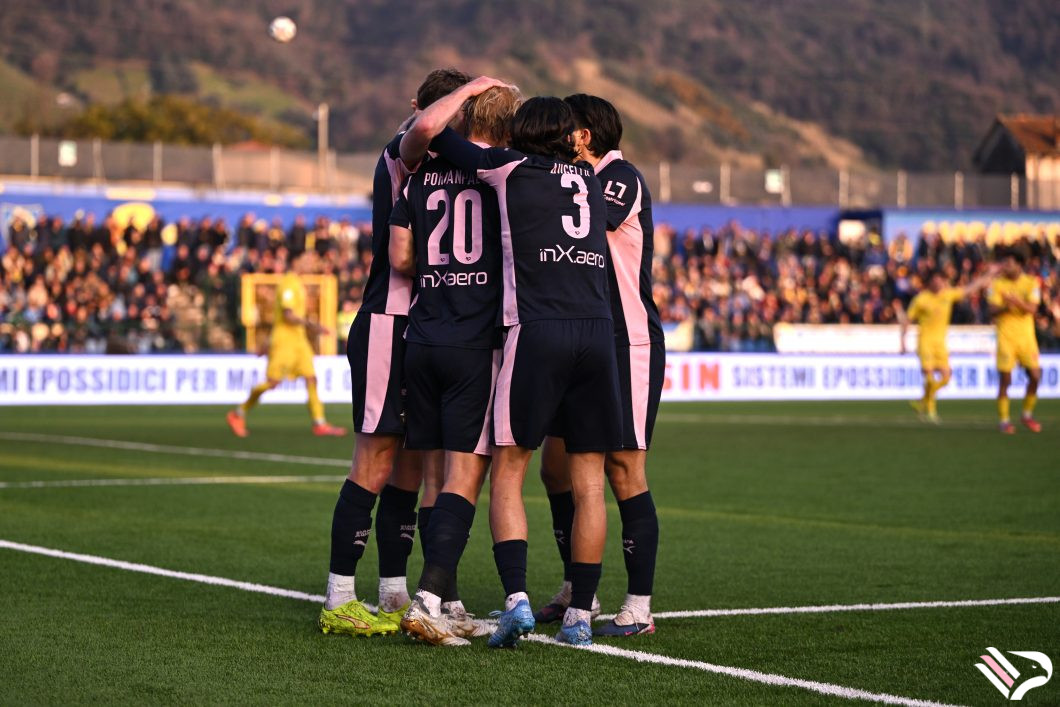 carrarese-vs-palermo-serie-b-24