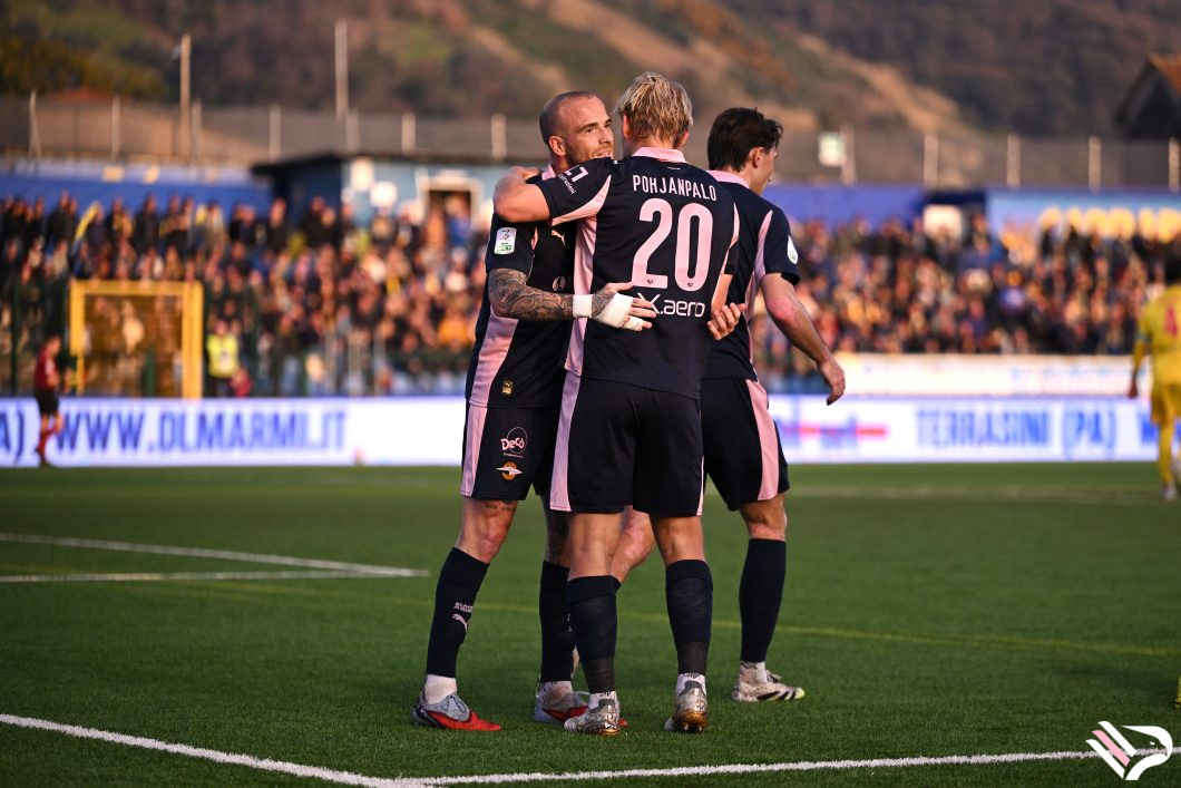 carrarese-vs-palermo-serie-b-32