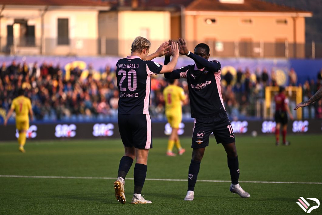 carrarese-vs-palermo-serie-b-28