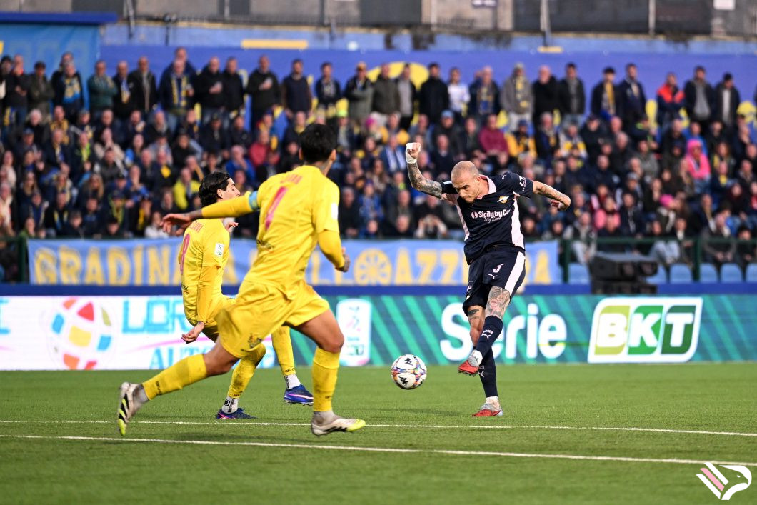 carrarese-vs-palermo-serie-b-39