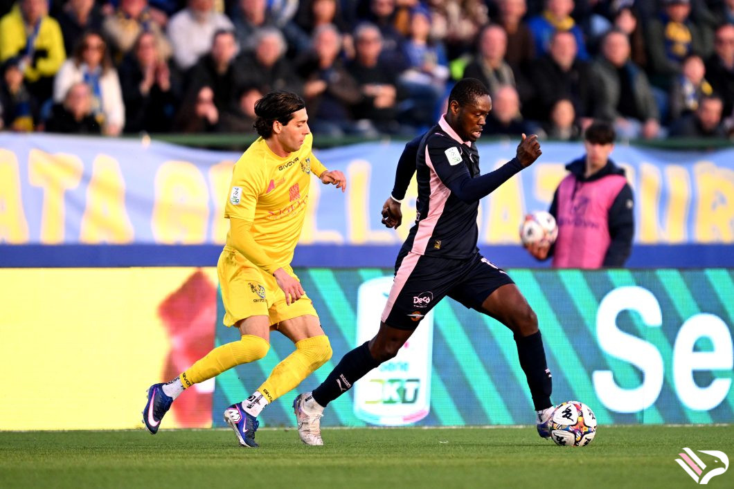 carrarese-vs-palermo-serie-b-34