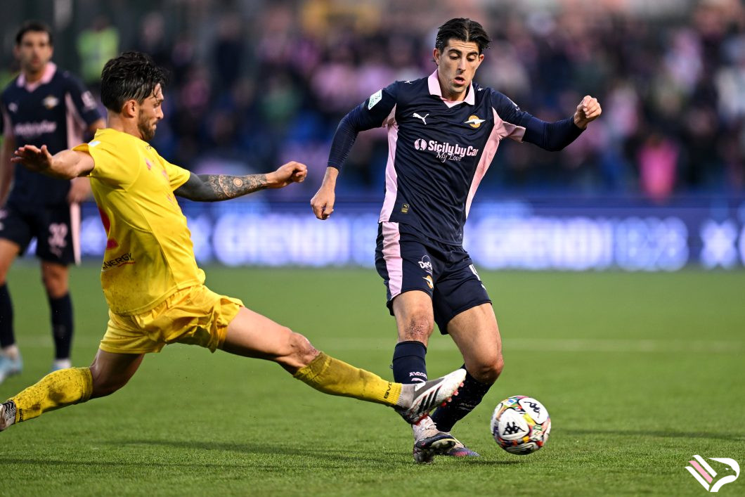 carrarese-vs-palermo-serie-b-23
