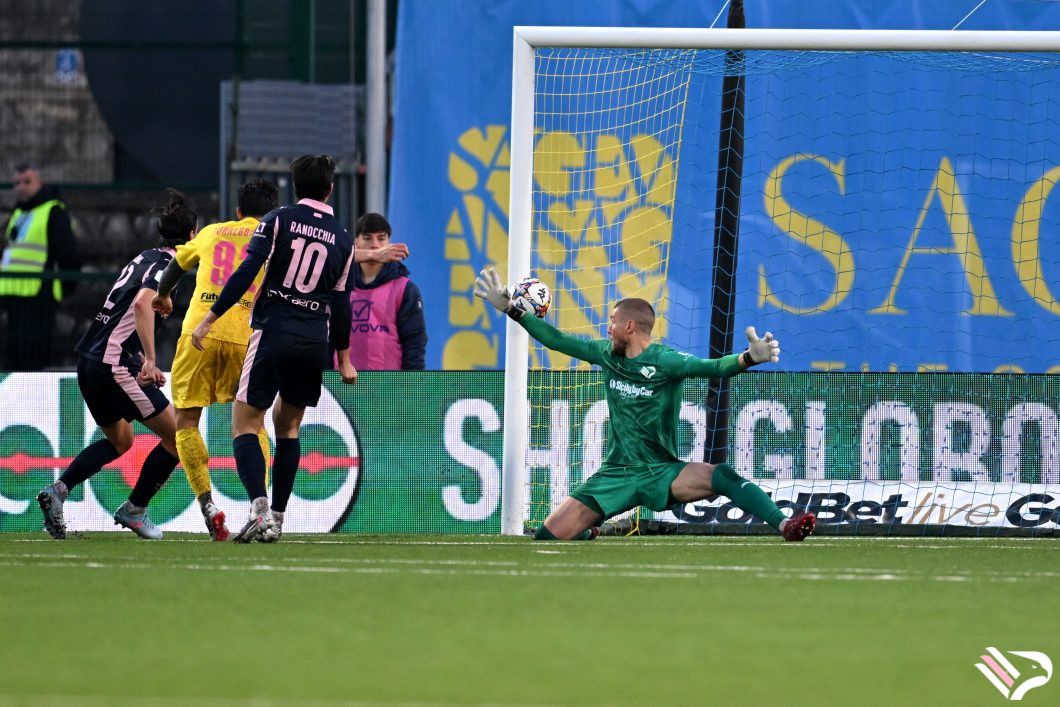 carrarese-vs-palermo-serie-b-38