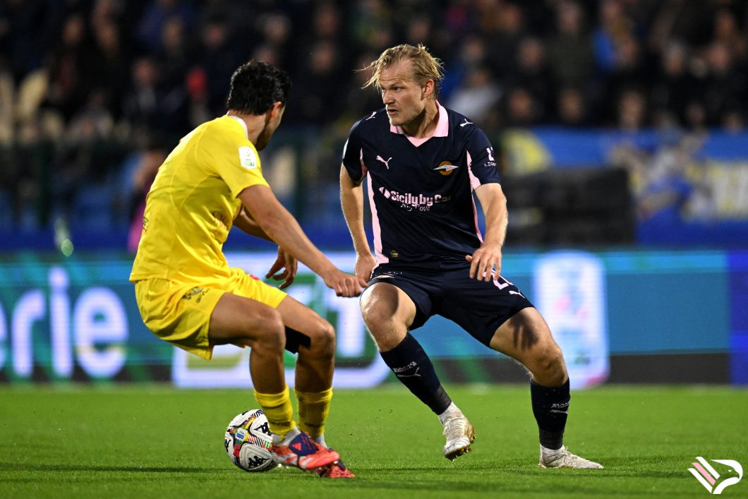 carrarese-vs-palermo-serie-b-36