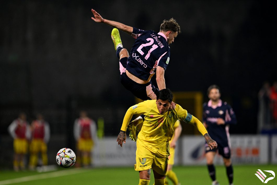 carrarese-vs-palermo-serie-b-17