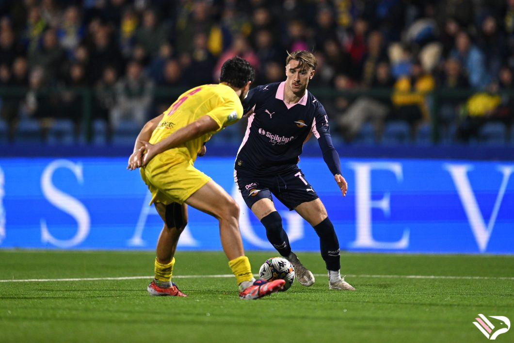 carrarese-vs-palermo-serie-b-11