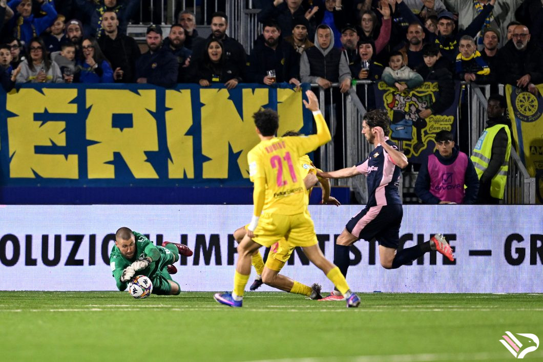 carrarese-vs-palermo-serie-b-25