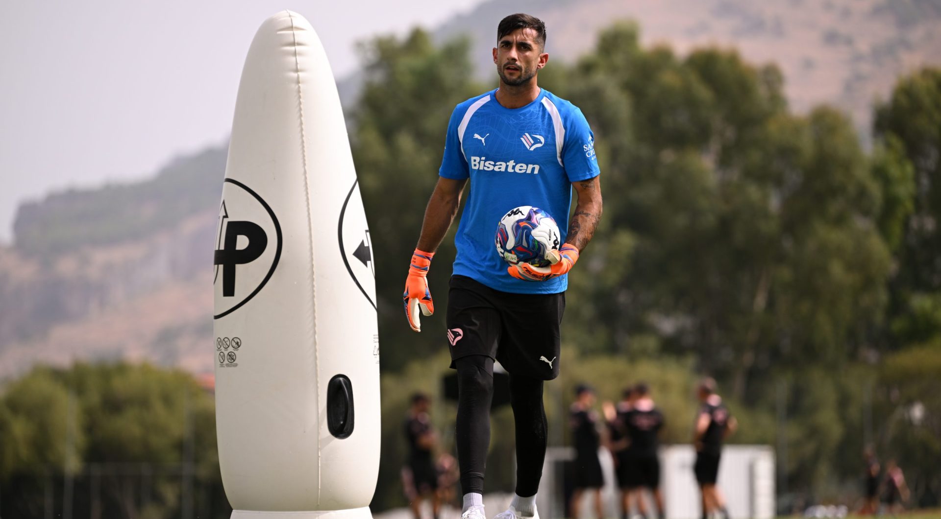 perin-palermo-training-session-cfa-2